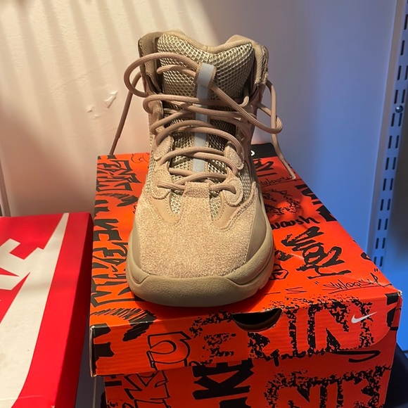 Yeezy boats wore once very clean and